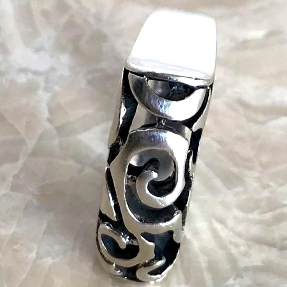 925 Sterling Silver Exquisite Design Ring - Picture 4 of 7